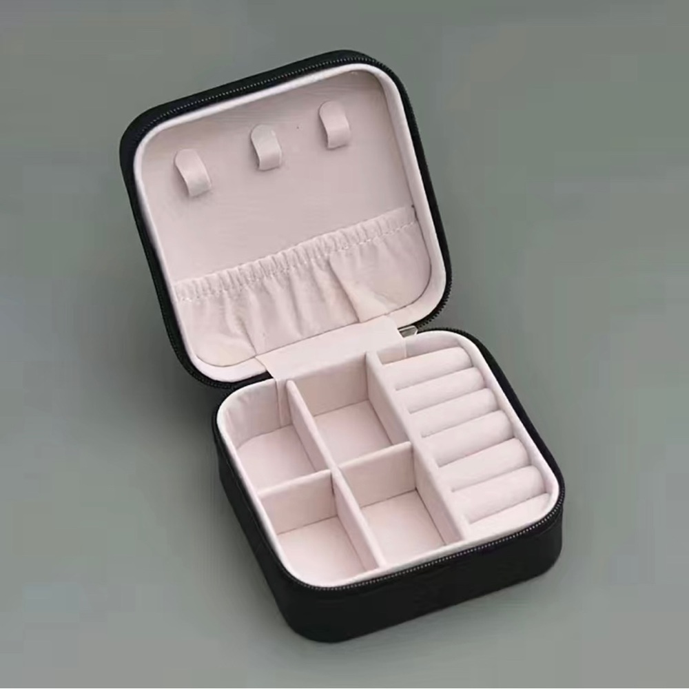 NWOT Jewelry Box 4x4x2 in black